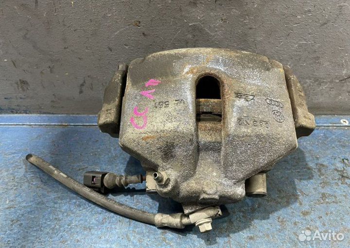 Суппорт передний левый Volkswagen Passat B6