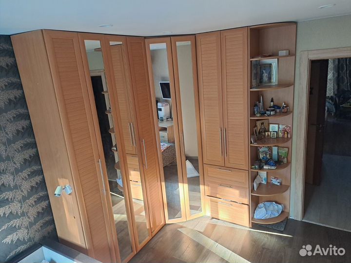 Угловой шкаф