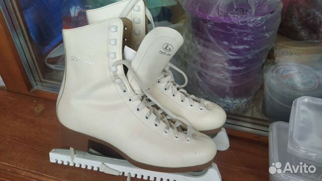 Женские фигурные коньки