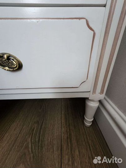 Тумбочка прикроватная