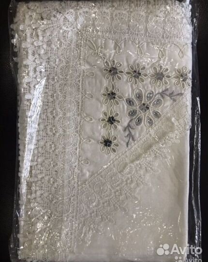 Скатерть нарядная. Новая. Турция