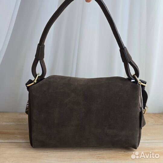 Сумка с ручкой Coccinelle натуральная замша