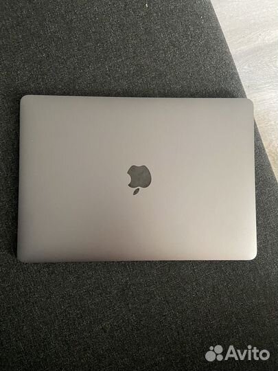 MacBook Pro 13 (2017 ) i7 256гб 16RAM