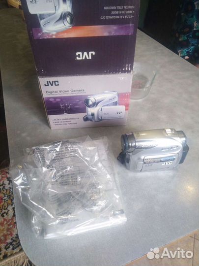 Камера JVC GR D 640 E