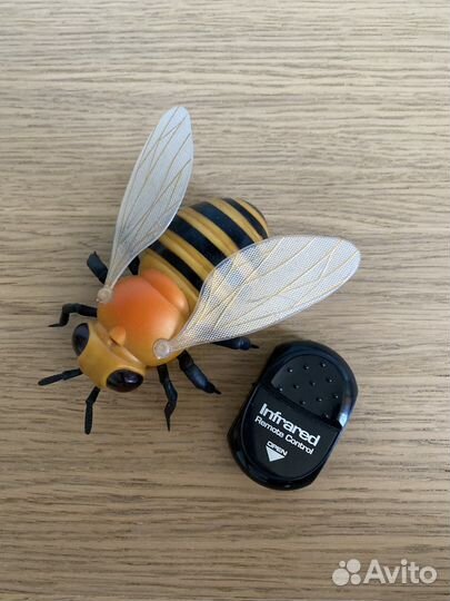 Пчела на пульте управления