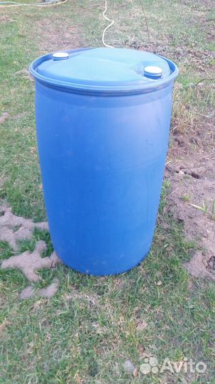 Продам пластиковую бочку 227л