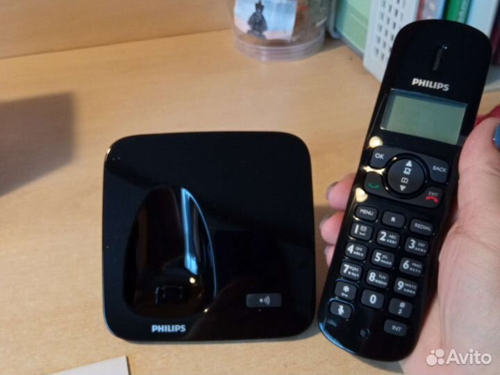 Телефон philips новый,но не включается