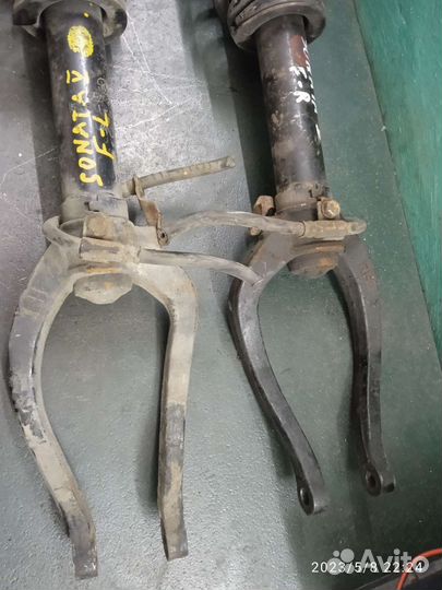 Амортизаторы перед Hyundai sonata 5