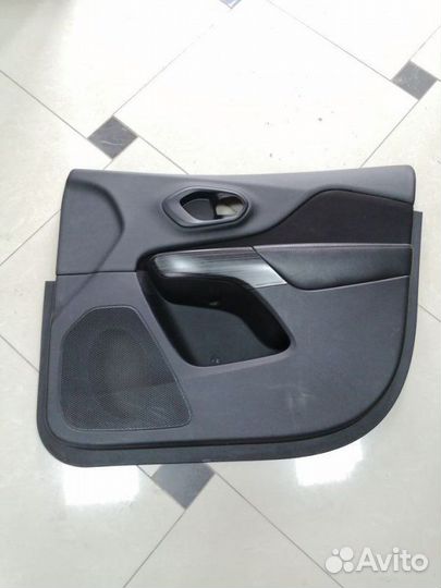 Обшивки дверей комплект Jeep Cherokee KL ED6 2014