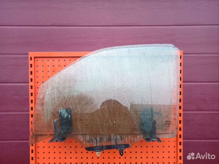 Стекло Nissan navara / pathfinder