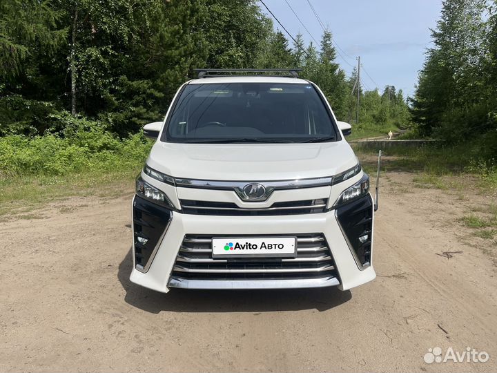 Toyota Voxy 2.0 CVT, 2018, 42 000 км
