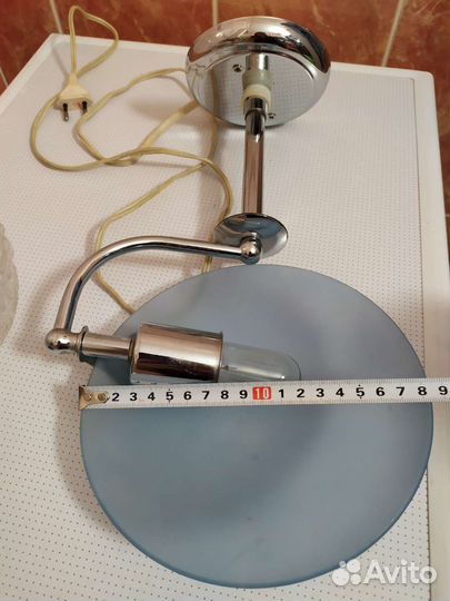 Настольная лампа