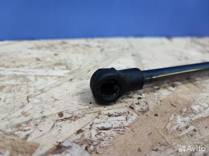 Амортизатор капота Renault Duster 2