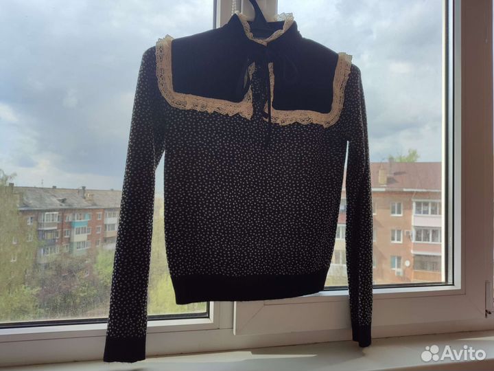 Свитер Zara с бархатным воротом и льняным кружевом