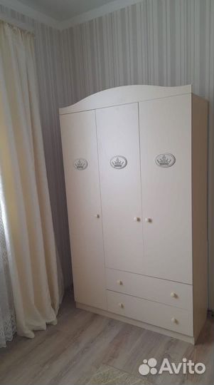 Шкаф детский трехстворчатый