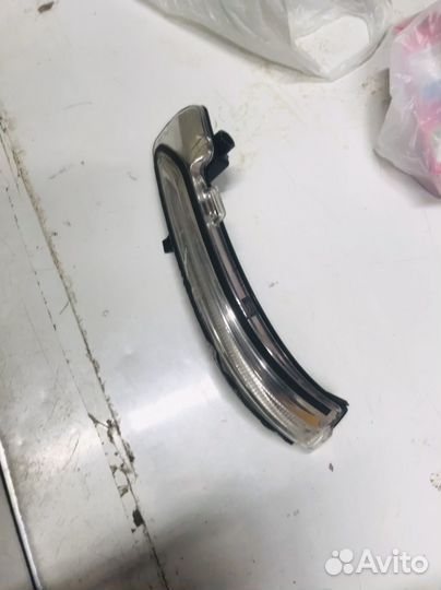 Плвтлритель поворота на зеркало kia optima