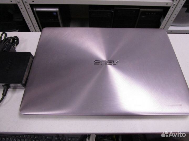 Ноутбук Asus Zenbook UX310U I3-7100U\8Gb RAM\256Gb