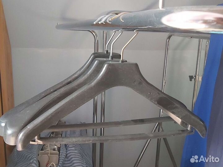 Плечики для одежды. Есть очень много