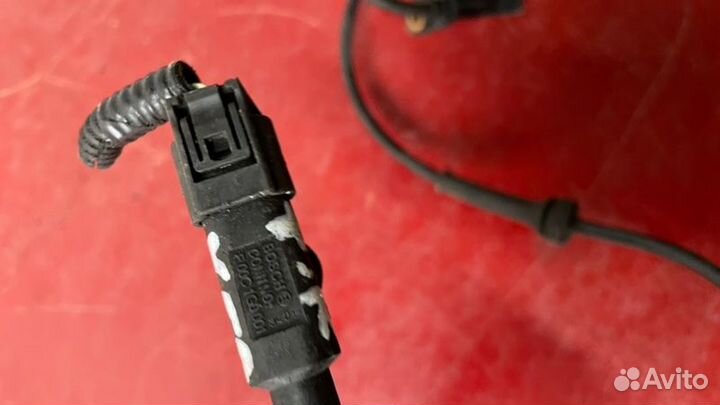 Датчик ABS передний правый Nissan Skyline V36 2.5