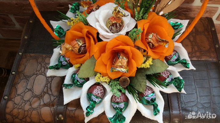 Букеты цветов с конфетами на заказ