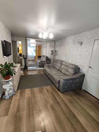2-к. квартира, 42 м², 1/4 эт.