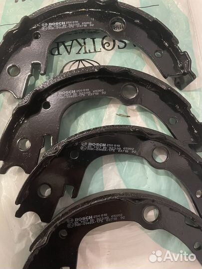 Колодки ручника Toyota Avensis