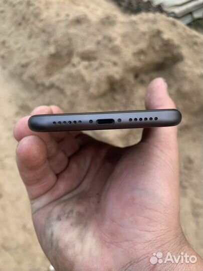 Телефон iPhone 11
