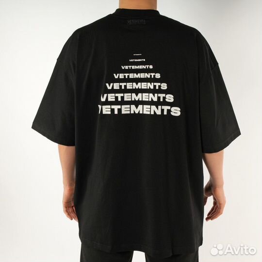 Футболка Vetements Pyremid