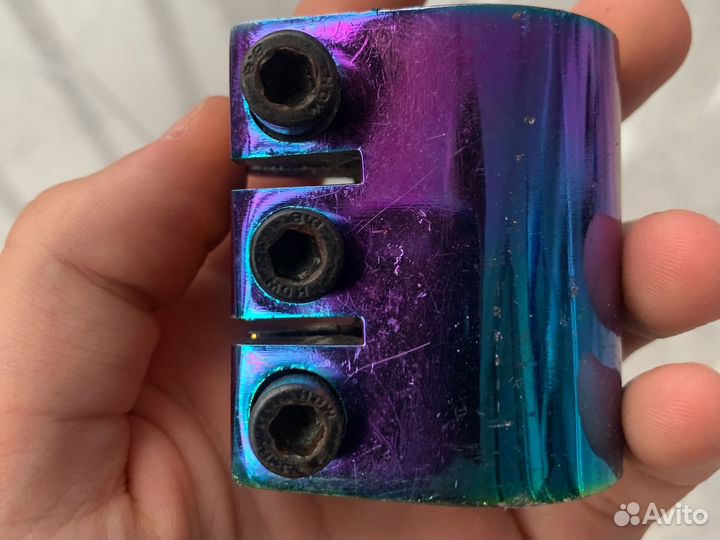 Зажим для трюкового самоката