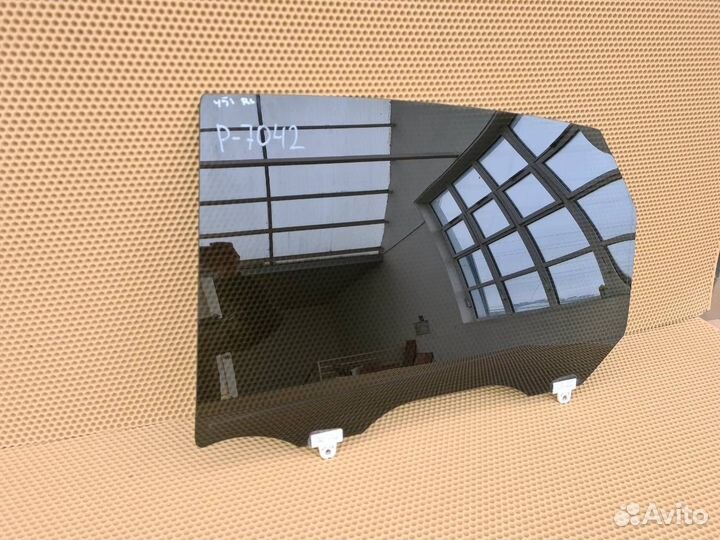 Стекло двери заднее левое Infiniti M Q70 Y51