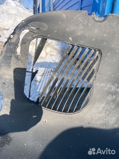 Подкрылок передний левый Volkswagen Touareg 3.2