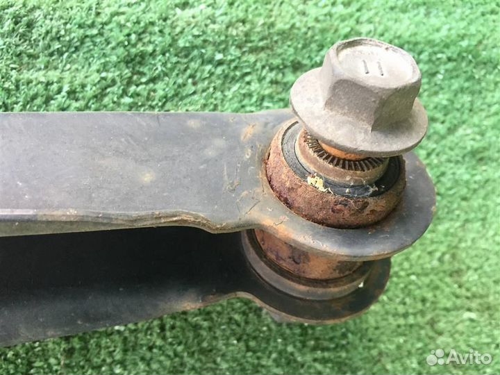 Рычаг задний нижний правый lexus IS250 GSE20