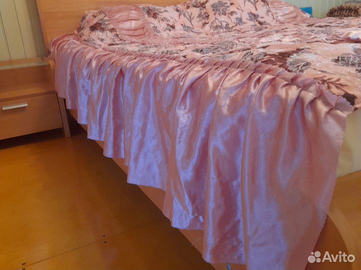 Розовое покрывало с цветами для кровати 160*200