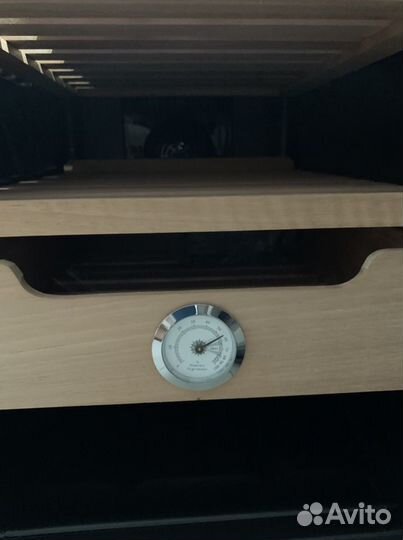 Хьюмидор-холодильник Howard Miller на 250 сигар