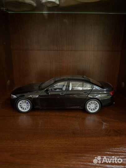 1:18 BMW M5 F10 (black sapphire) Paragon