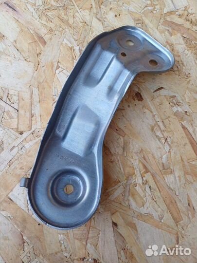 Кронштейн подрамника задний левый Bmw X7 G07