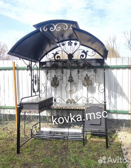 Мангал с крышей
