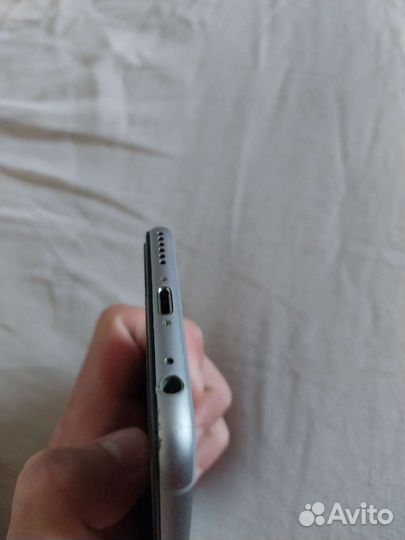 Телефон iPhone 6s