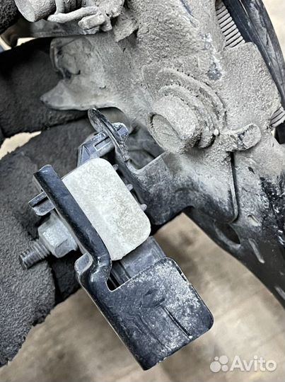 Замок капота Nissan Juke