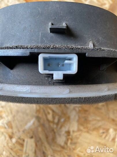 Динамик задней двери Toyota Avensis