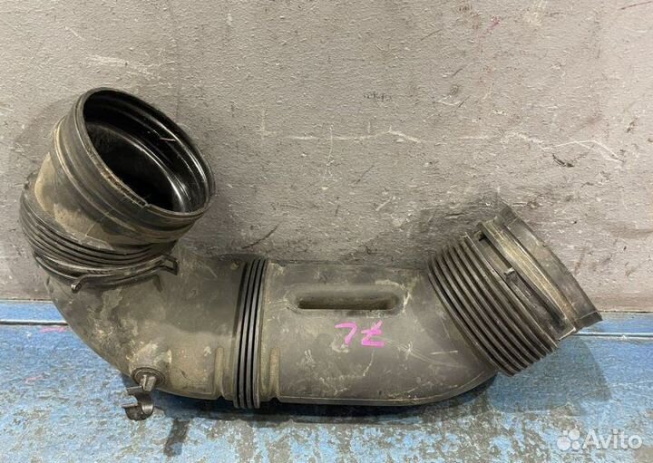 Патрубок воздушного фильтра Volkswagen Touareg GP