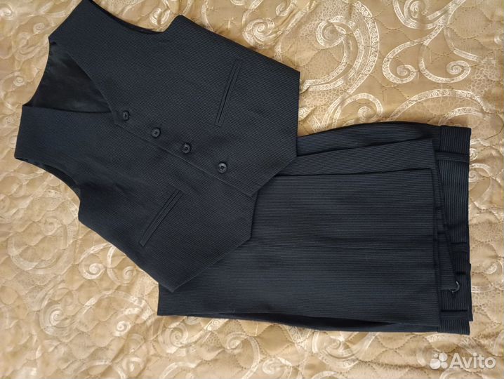 Жилет и брюки на мальчика