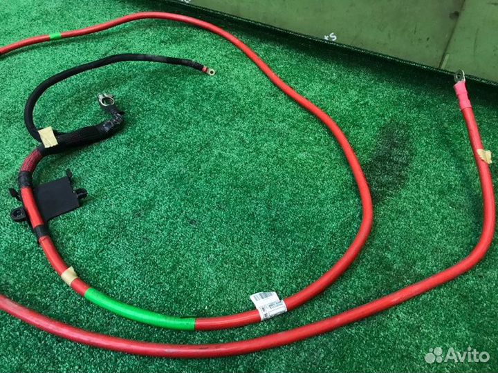 Плюсовая клемма Dodge Challenger