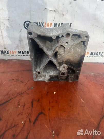 Кронштейн компрессора кондиционера Ford Focus 3