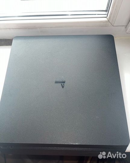 Игровая приставка PS4