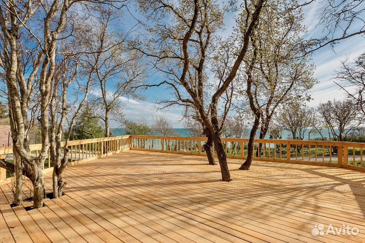 Зал для проведения мероприятий на берегу моря