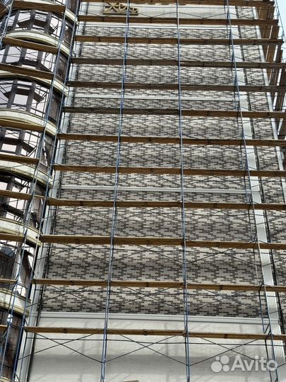 Аренда мачтовых подъемников и строительных лесов