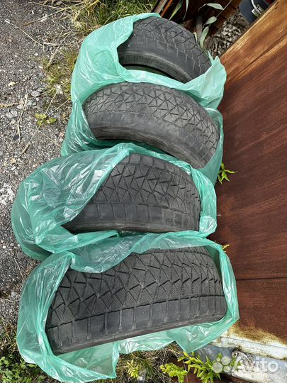 Bridgestone Blizzak DM-V1 285/45 R22