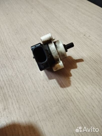 Датчик положения кузова б/у оригинал Япония