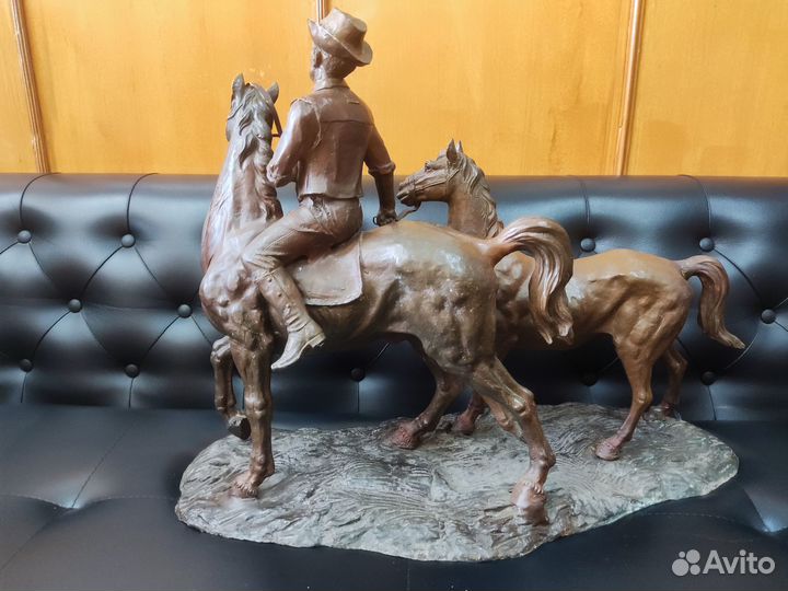 Бронзовая скульптура с лошадьми